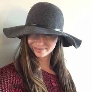 Buckle Grey Fashion Wool Hat NWT